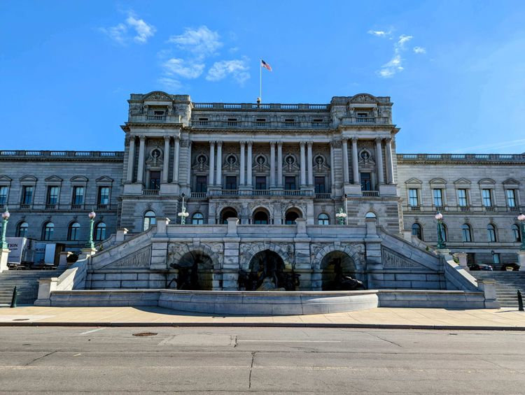 Front view of the Library of Congress, Jefferson Building