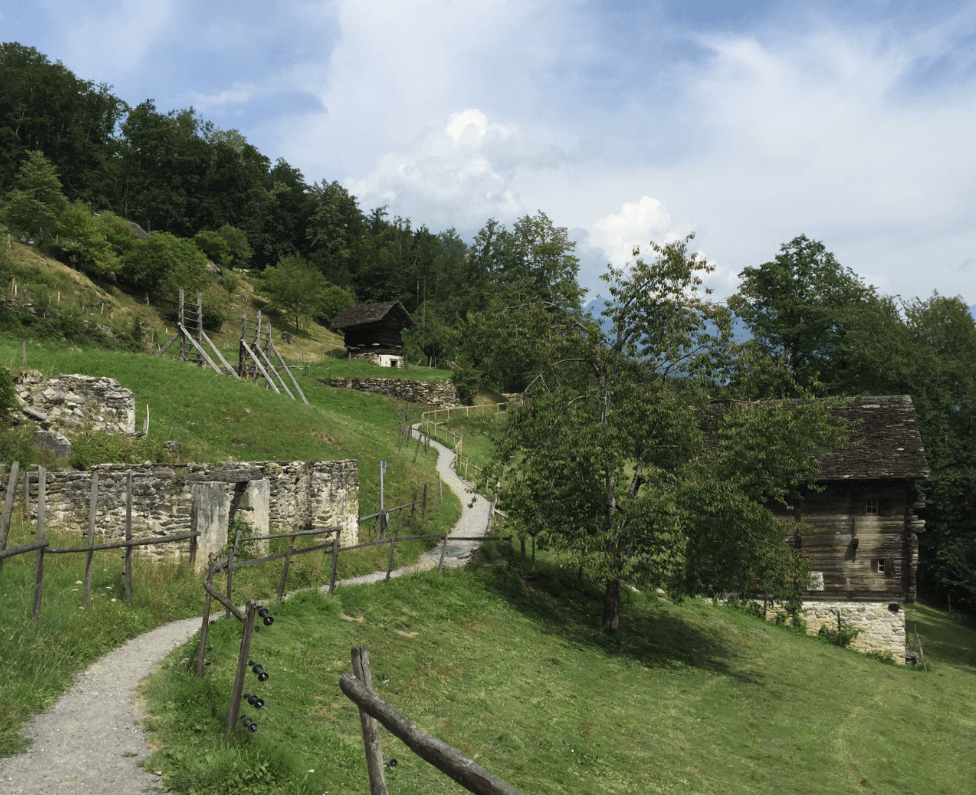 Path winding through small huts - Moral Letters to Lucilius